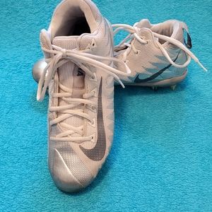 Men's 9 Nike Alpha Menace football cleats